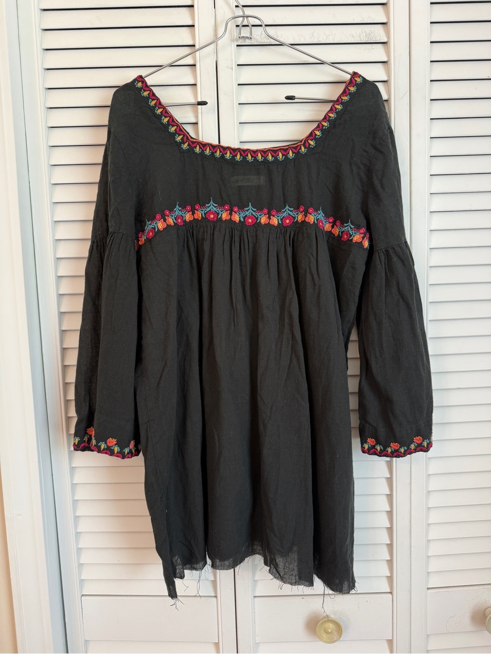 Natural Life Floral Peasant Boho Tunic Top Black Gauve Cotton Medium Embroidered